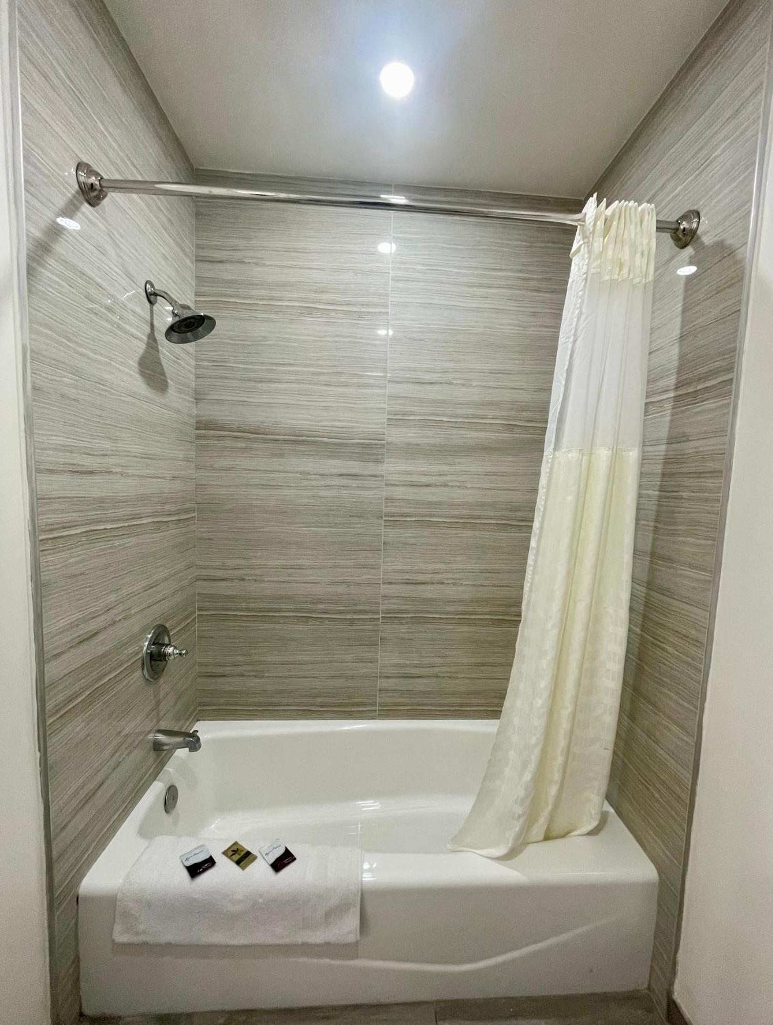 Newport Bay Motel 2*